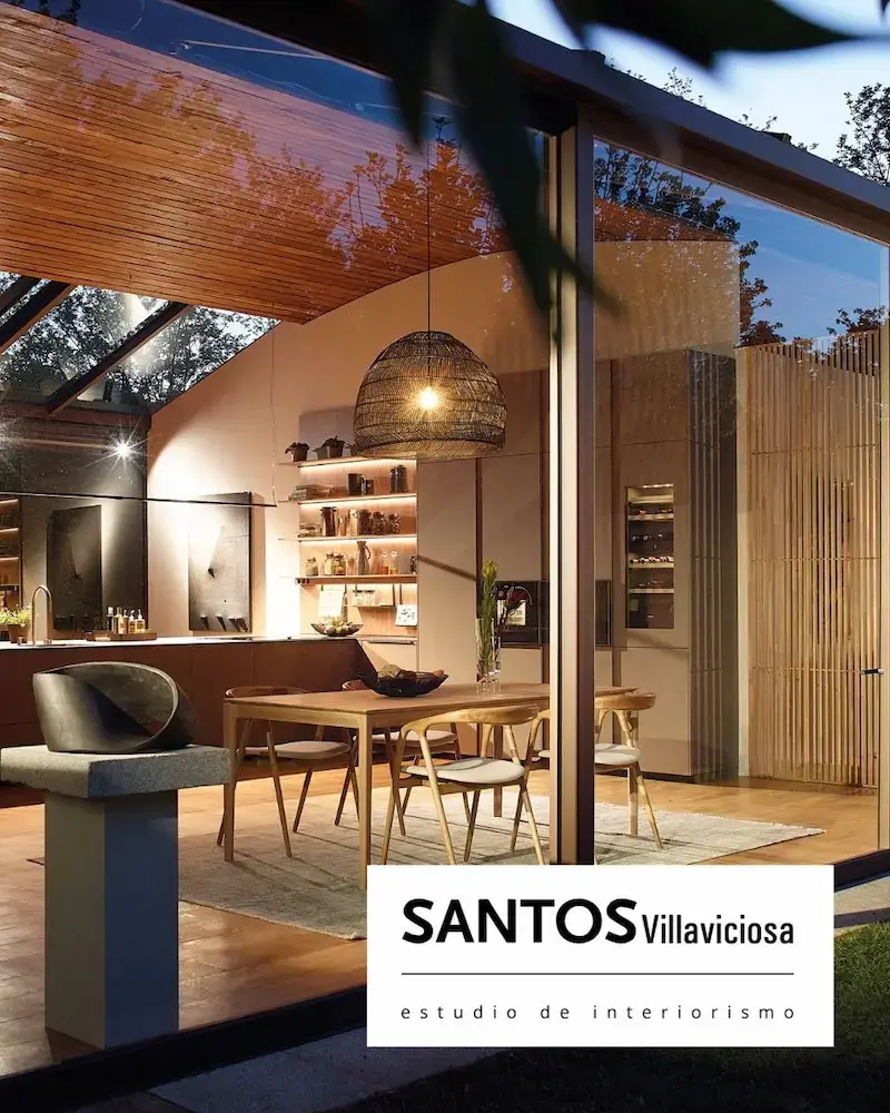 Cocinas de madera y tonos oscuros: La tendencia elegante que triunfa en los hogares de Madrid